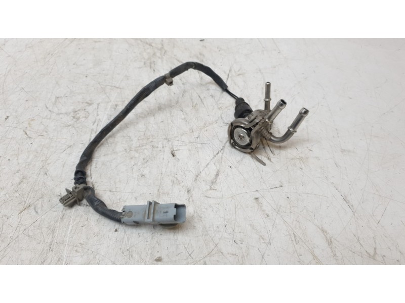 Recambio de inyector para renault megane iv hatchback (b9a/m/n_) 1.5 dci 110 (b9a3) referencia OEM IAM 208994525R  