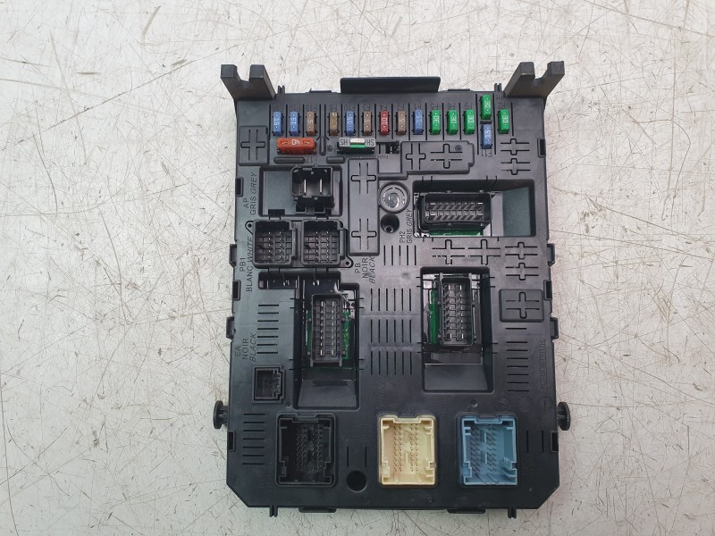 Recambio de caja reles / fusibles para citroën c4 ii (nc_) 1.6 hdi 90 referencia OEM IAM 281197595  