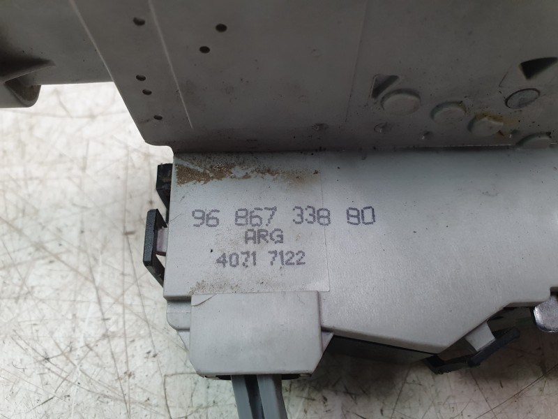 Recambio de cerradura puerta trasera izquierda para citroën c4 ii (nc_) 1.6 hdi 90 referencia OEM IAM 9686733880  