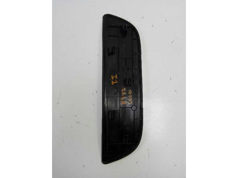 Recambio de moldura para kia cee´d drive referencia OEM IAM 85878A2000  