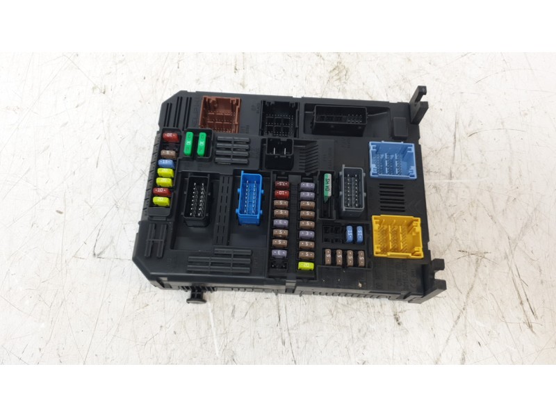 Recambio de caja reles / fusibles para opel crossland x / crossland (p17, p2qo) 1.2 (75) referencia OEM IAM 9819851280  