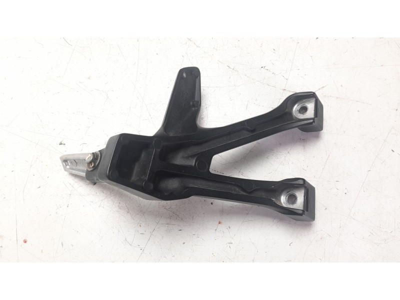Recambio de estribera izquierda para honda cl cl500 (pc67) referencia OEM IAM 50725K3SJA0  