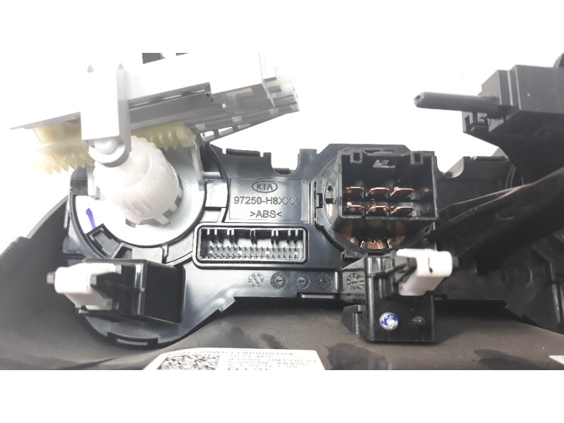 Recambio de mando calefaccion / aire acondicionado para kia stonic (ybcuv) 1.2 cat referencia OEM IAM 97250H8120LEF  
