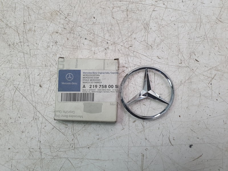 Recambio de emblema para mercedes-benz cls (c219) cls 320 cdi (219.322) referencia OEM IAM A2197580058  