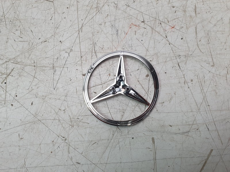 Recambio de emblema para mercedes-benz cls (c219) cls 320 cdi (219.322) referencia OEM IAM A2197580058  