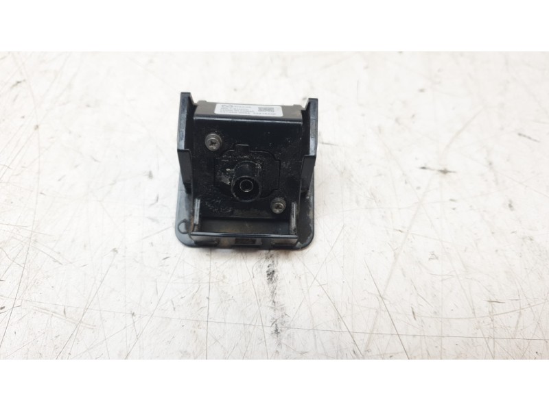Recambio de camara vision trasera para mazda 3 sedán (bp) evolution referencia OEM IAM 237420  