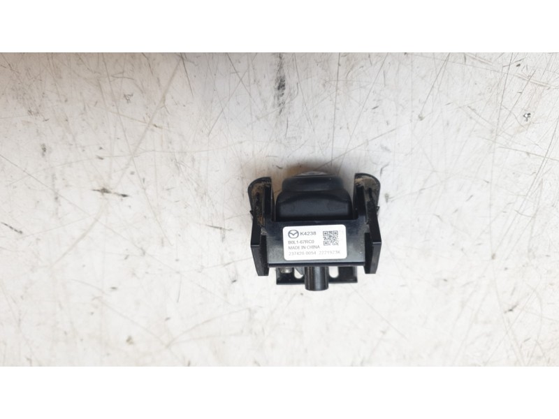 Recambio de camara vision trasera para mazda 3 sedán (bp) evolution referencia OEM IAM 237420  