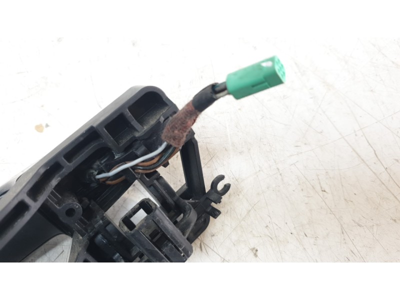 Recambio de maneta exterior delantera izquierda para ford kuga ii (dm2) 1.5 ecoboost referencia OEM IAM 2046985  