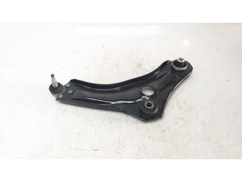 Recambio de brazo suspension delantero derecho para renault captur ii techno referencia OEM IAM D4440R  