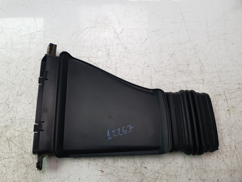 Recambio de canalizador de aire para maserati levante suv (m161) 3.0 d q4 referencia OEM IAM 670033069  