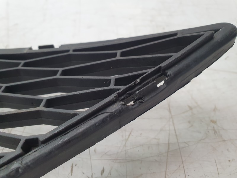 Recambio de rejilla delantera para seat ibiza iv (6j5, 6p1) 1.2 referencia OEM IAM 6J0853667B9B9  