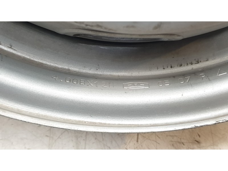 Recambio de llanta para piaggio porter caja/chasis 1.3 16v referencia OEM IAM LLANTA  