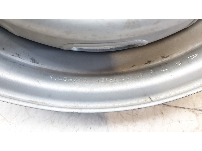 Recambio de llanta para piaggio porter caja/chasis 1.3 16v referencia OEM IAM LLANTA  
