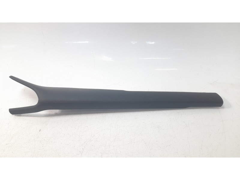 Recambio de moldura para mazda 3 sedán (bp) evolution referencia OEM IAM BDGF60371  