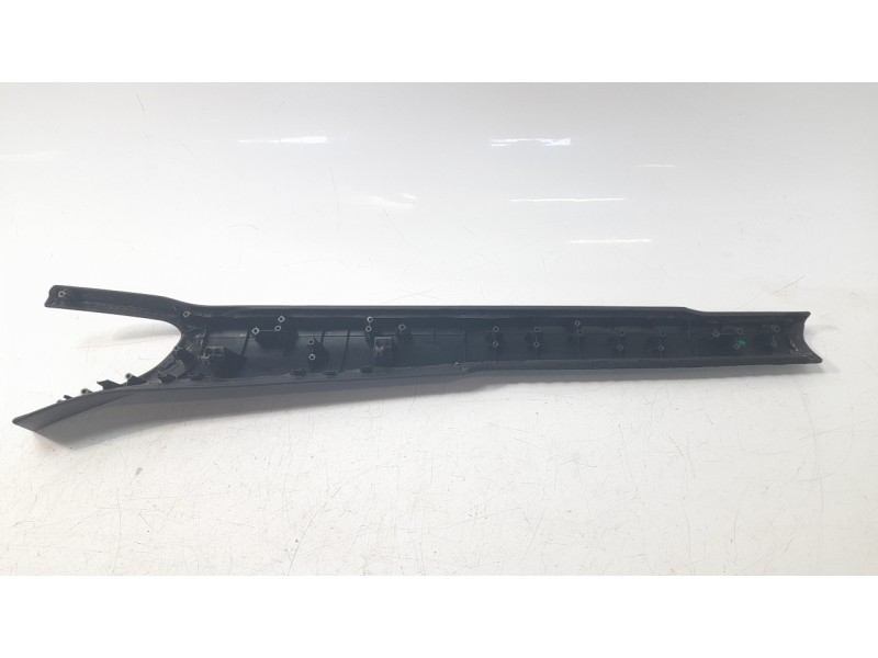 Recambio de moldura para mazda 3 sedán (bp) evolution referencia OEM IAM BDGF60371  