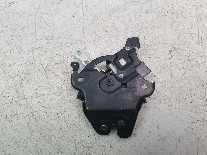 Recambio de cerradura maletero / porton para mazda 3 sedán (bp) evolution referencia OEM IAM GHK156820A  