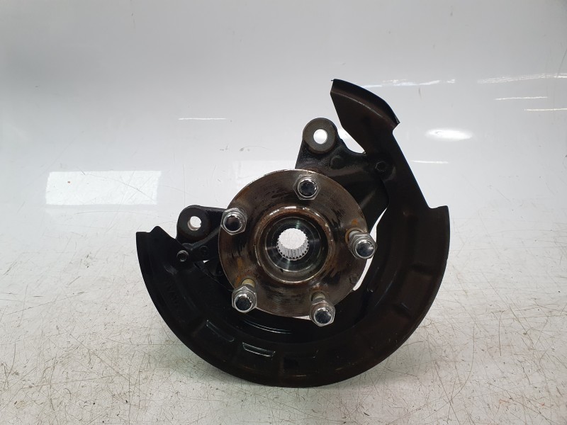 Recambio de mangueta delantera derecha para mazda 3 sedán (bp) evolution referencia OEM IAM BDHW33021  