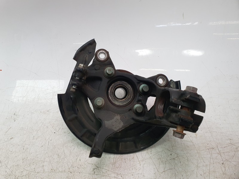 Recambio de mangueta delantera derecha para mazda 3 sedán (bp) evolution referencia OEM IAM BDHW33021  