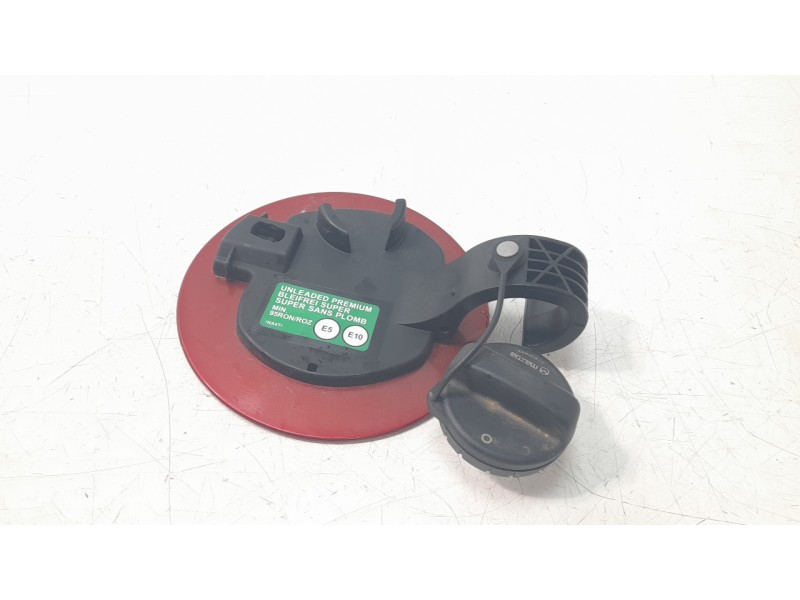 Recambio de tapa exterior combustible para mazda 3 sedán (bp) evolution referencia OEM IAM BCJH4242X  