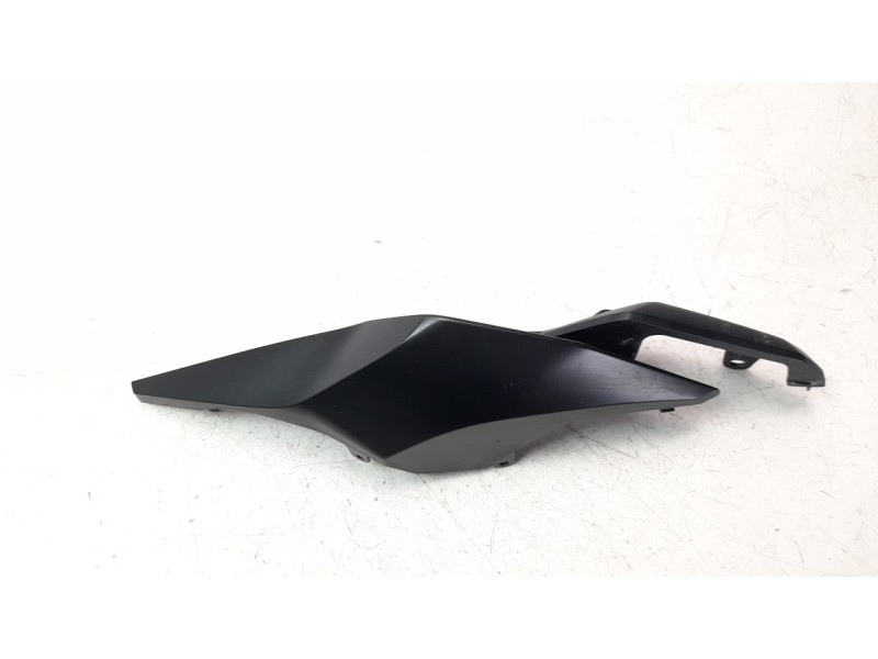 Recambio de moldura para honda cb 650r referencia OEM IAM 77241MKYD50ZB  