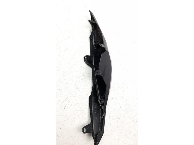 Recambio de moldura para honda cb 650r referencia OEM IAM 77241MKYD50ZB  