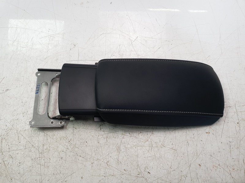 Recambio de apoyabrazos central para toyota corolla fastback (_e21_) 1.8 hybrid (zwe211) referencia OEM IAM 5890502G10C4  