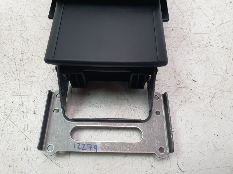 Recambio de apoyabrazos central para toyota corolla fastback (_e21_) 1.8 hybrid (zwe211) referencia OEM IAM 5890502G10C4  