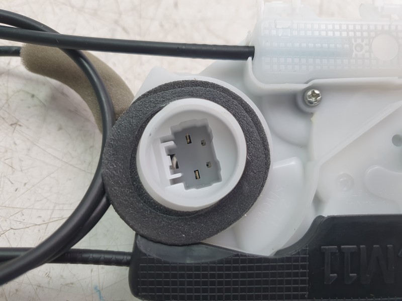 Recambio de cerradura puerta trasera izquierda para toyota yaris cross hybrid 2wd active tech referencia OEM IAM M7314460M6  