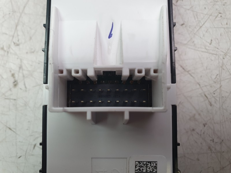 Recambio de mando elevalunas delantero izquierdo para kia sportage v (nq5) 1.6 t-gdi hybrid referencia OEM IAM 93571P1200  