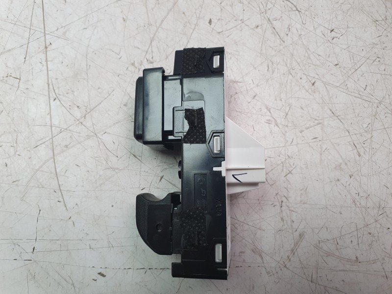 Recambio de mando elevalunas trasero derecho para kia sportage v (nq5) 1.6 t-gdi hybrid referencia OEM IAM 93581R2040  