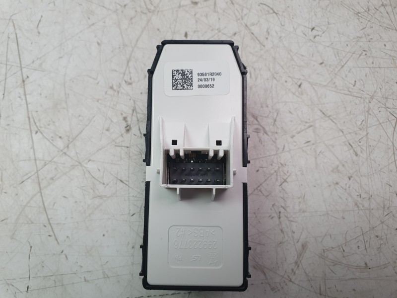 Recambio de mando elevalunas trasero derecho para kia sportage v (nq5) 1.6 t-gdi hybrid referencia OEM IAM 93581R2040  
