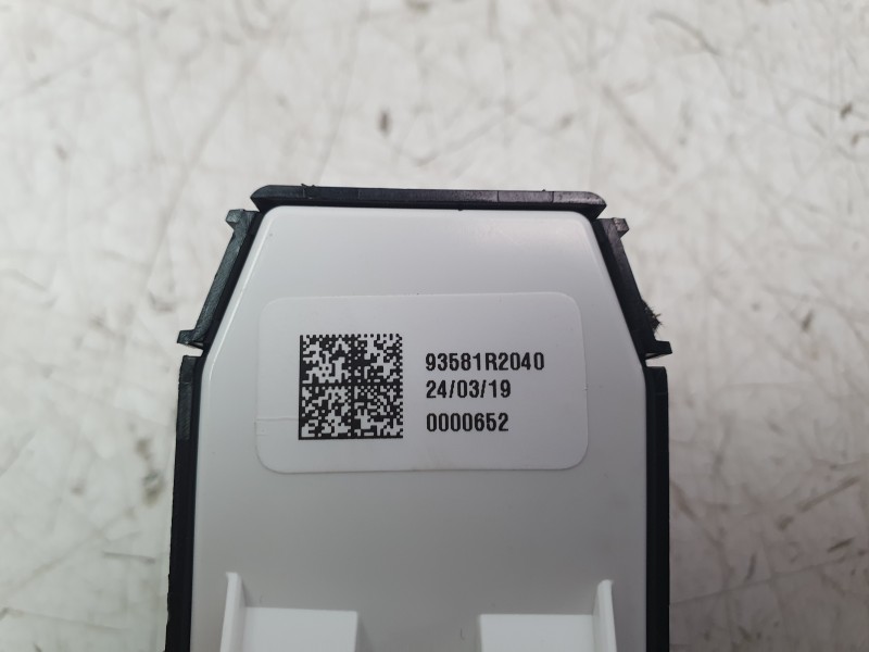 Recambio de mando elevalunas trasero derecho para kia sportage v (nq5) 1.6 t-gdi hybrid referencia OEM IAM 93581R2040  