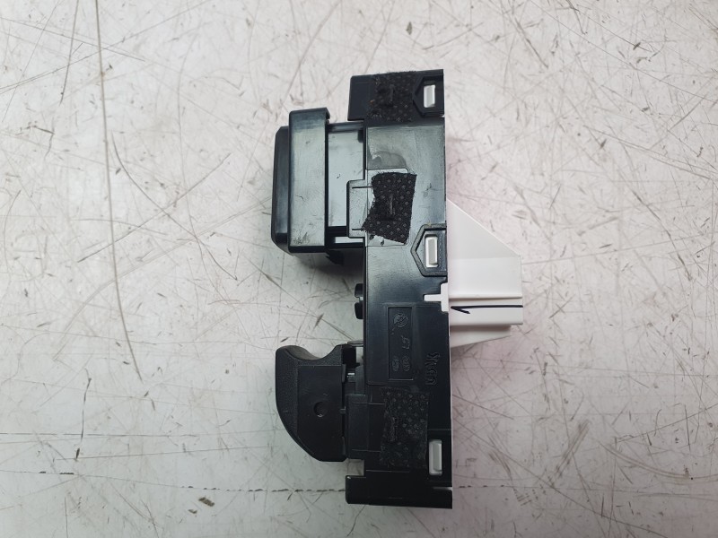 Recambio de mando elevalunas trasero izquierdo para kia sportage v (nq5) 1.6 t-gdi hybrid referencia OEM IAM 93581R2040  