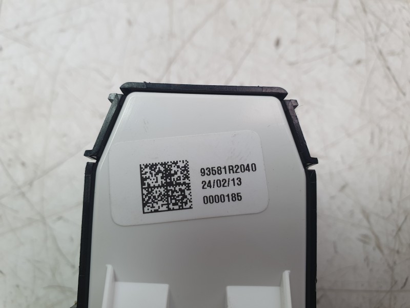 Recambio de mando elevalunas trasero izquierdo para kia sportage v (nq5) 1.6 t-gdi hybrid referencia OEM IAM 93581R2040  