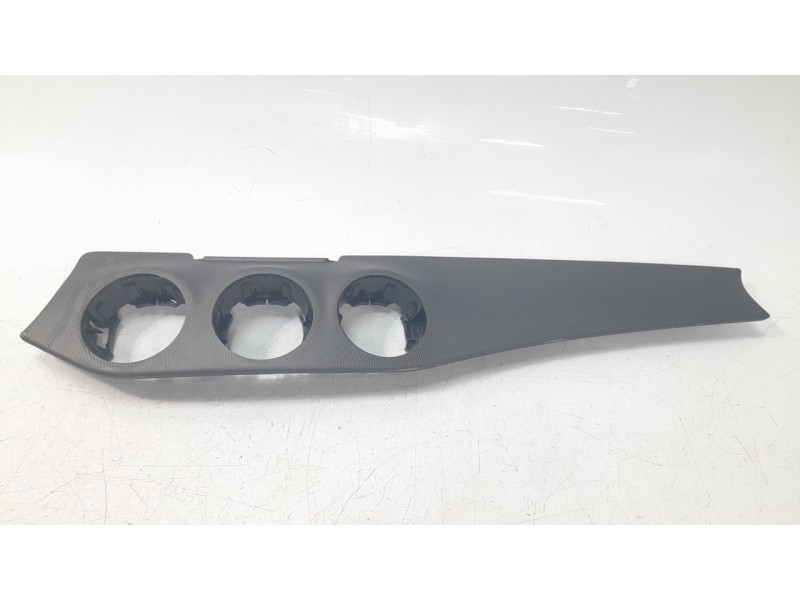 Recambio de moldura para mercedes-benz clase gla (w156) gla 220 cdi 4m / d 4m (156.905) referencia OEM IAM 3006701000  