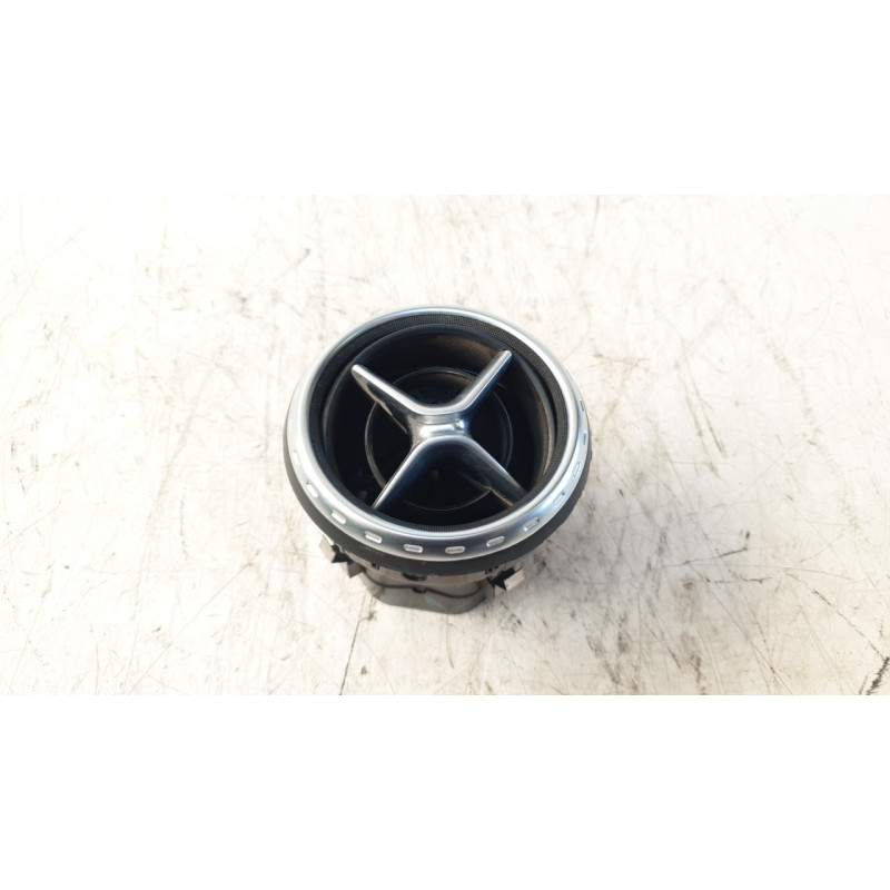 Recambio de aireador izquierdo para mercedes-benz clase gla (w156) gla 220 cdi 4m / d 4m (156.905) referencia OEM IAM A156830015