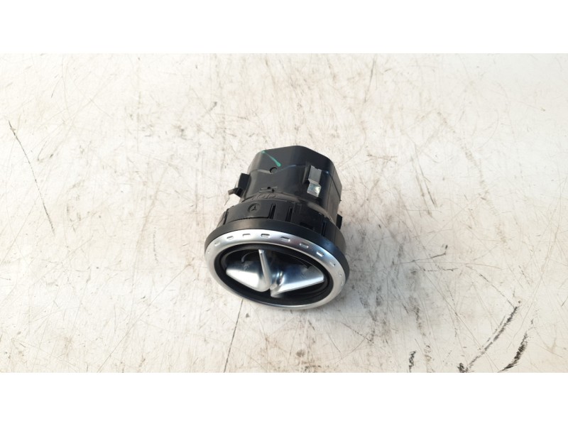 Recambio de aireador derecho para mercedes-benz clase gla (w156) gla 220 cdi 4m / d 4m (156.905) referencia OEM IAM A1568300154 