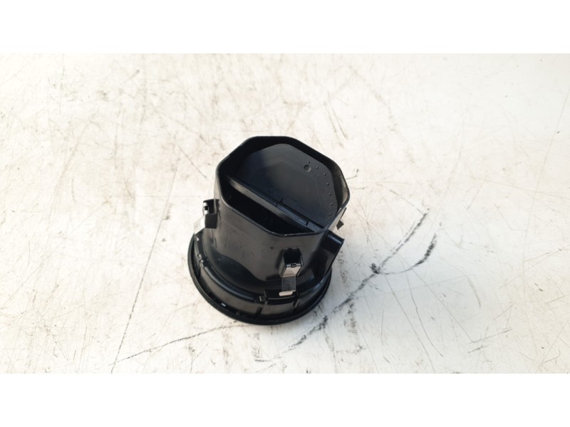 Recambio de aireador derecho para mercedes-benz clase gla (w156) gla 220 cdi 4m / d 4m (156.905) referencia OEM IAM A1568300154 