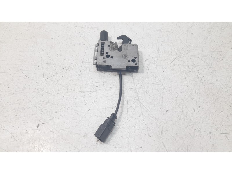 Recambio de cerradura capo para volkswagen taigo taigo referencia OEM IAM 8S0823509B  