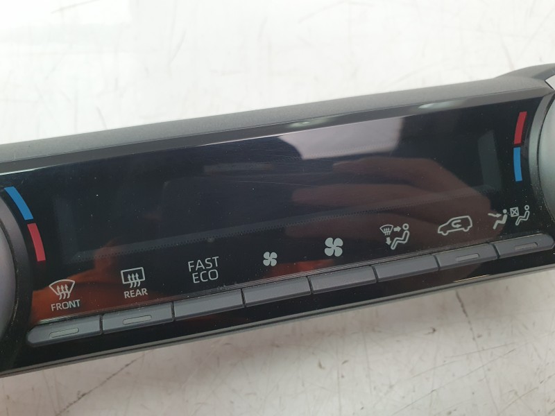 Recambio de mando climatizador para toyota rav4 hybrid 4x2 advance referencia OEM IAM 5590042610  