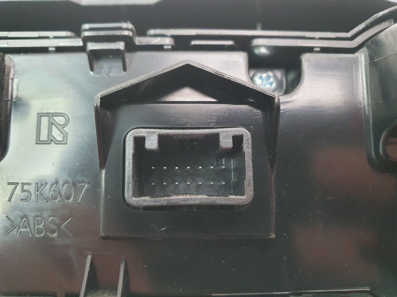 Recambio de mando climatizador para toyota rav4 hybrid 4x2 advance referencia OEM IAM 5590042610  