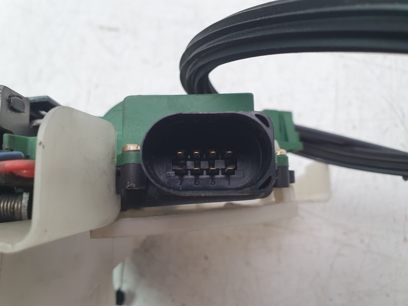 Recambio de cerradura puerta delantera izquierda para volkswagen golf iv (1j1) 1.6 16v referencia OEM IAM 3B1837015Q  