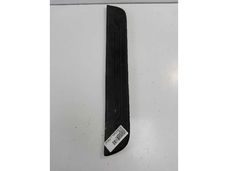 Recambio de moldura para kia cee´d drive referencia OEM IAM 85883A2000  