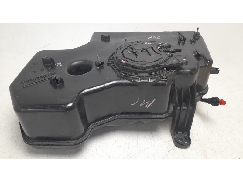 Recambio de deposito adblue para bmw 1 (f40) 118 d referencia OEM IAM 16197399290 16197935103 16197499666