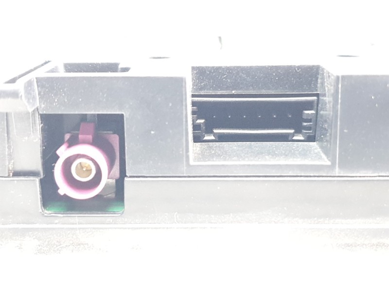 Recambio de cargador movil para seat ateca (khp) fr referencia OEM IAM 81A035502  