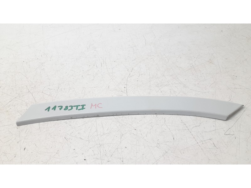 Recambio de aletin trasero izquierdo para seat ateca (khp) fr referencia OEM IAM 575854989D  