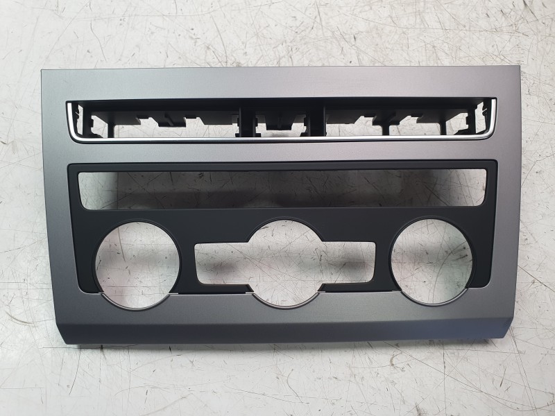 Recambio de moldura para seat ateca (khp) fr referencia OEM IAM 575858060D  