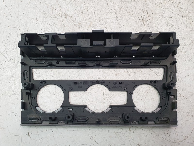 Recambio de moldura para seat ateca (khp) fr referencia OEM IAM 575858060D  