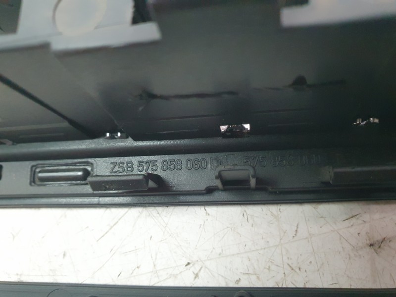 Recambio de moldura para seat ateca (khp) fr referencia OEM IAM 575858060D  