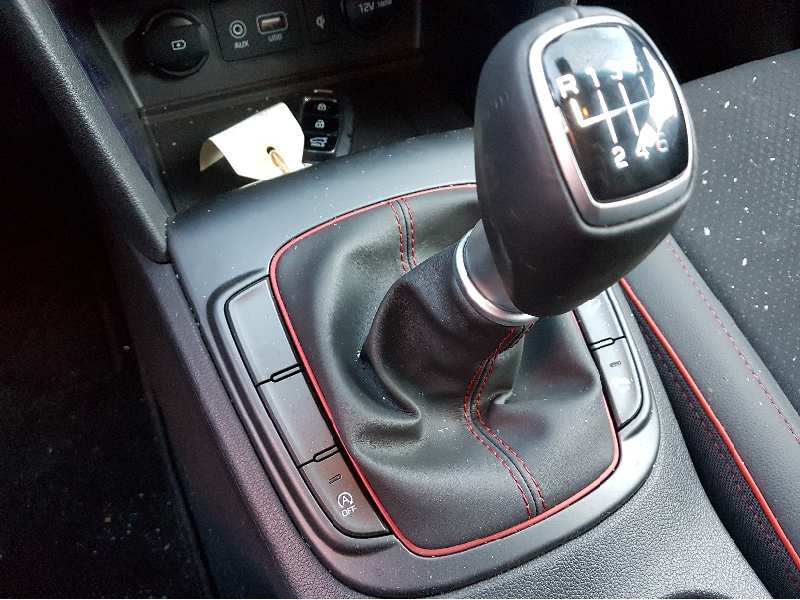 Recambio de pomo palanca cambio para hyundai kona 1.0 tgdi cat referencia OEM IAM 84640J9000STE  
